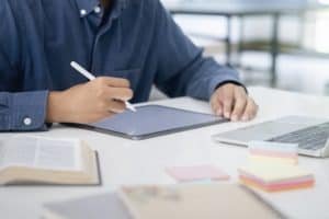 Using stylus and digital tablet for online learning and communication.